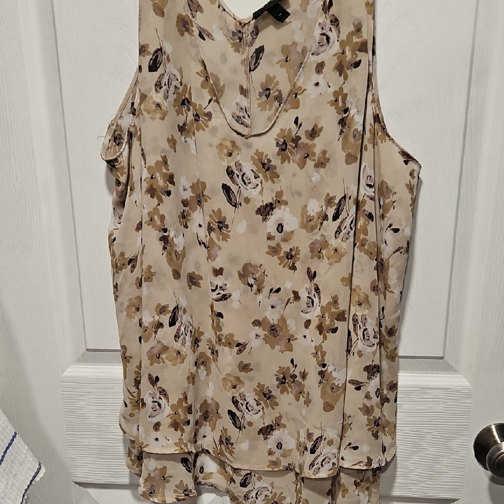Lane Bryant Beige Floral V-Neck Sleeveless Camisole